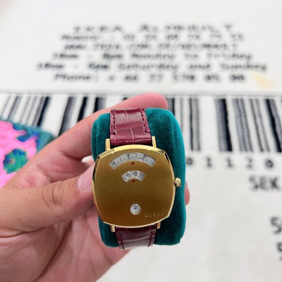 Gucci YA157402 Grip 35MM Unisex Bordeaux Alligator Strap Leather Gold PVD Watch - Picture 7 of 13